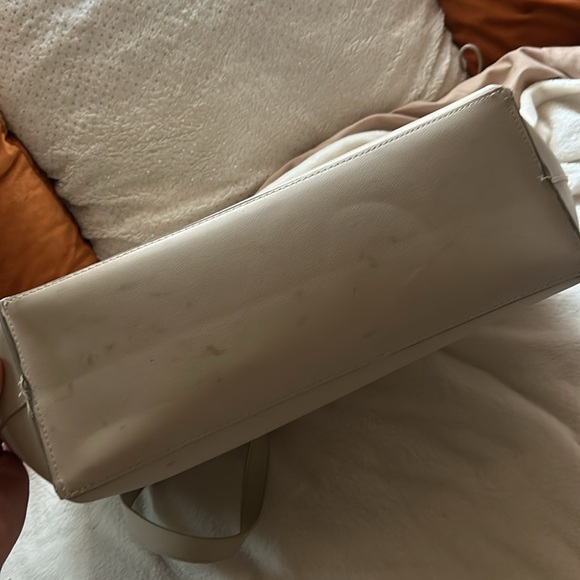 Beige / Tan Bucket Hand Bag or Tote - Picture 11 of 16